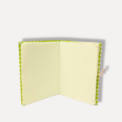 Finch Miniature – Dottie